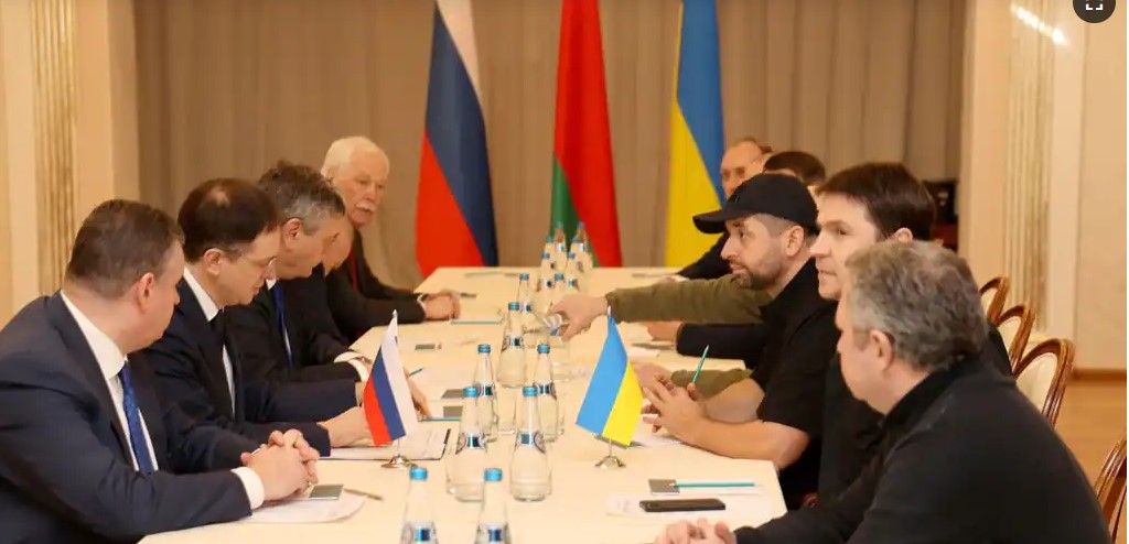 Перший раунд переговорів між українською і російською делегаціями скінчився – ОП