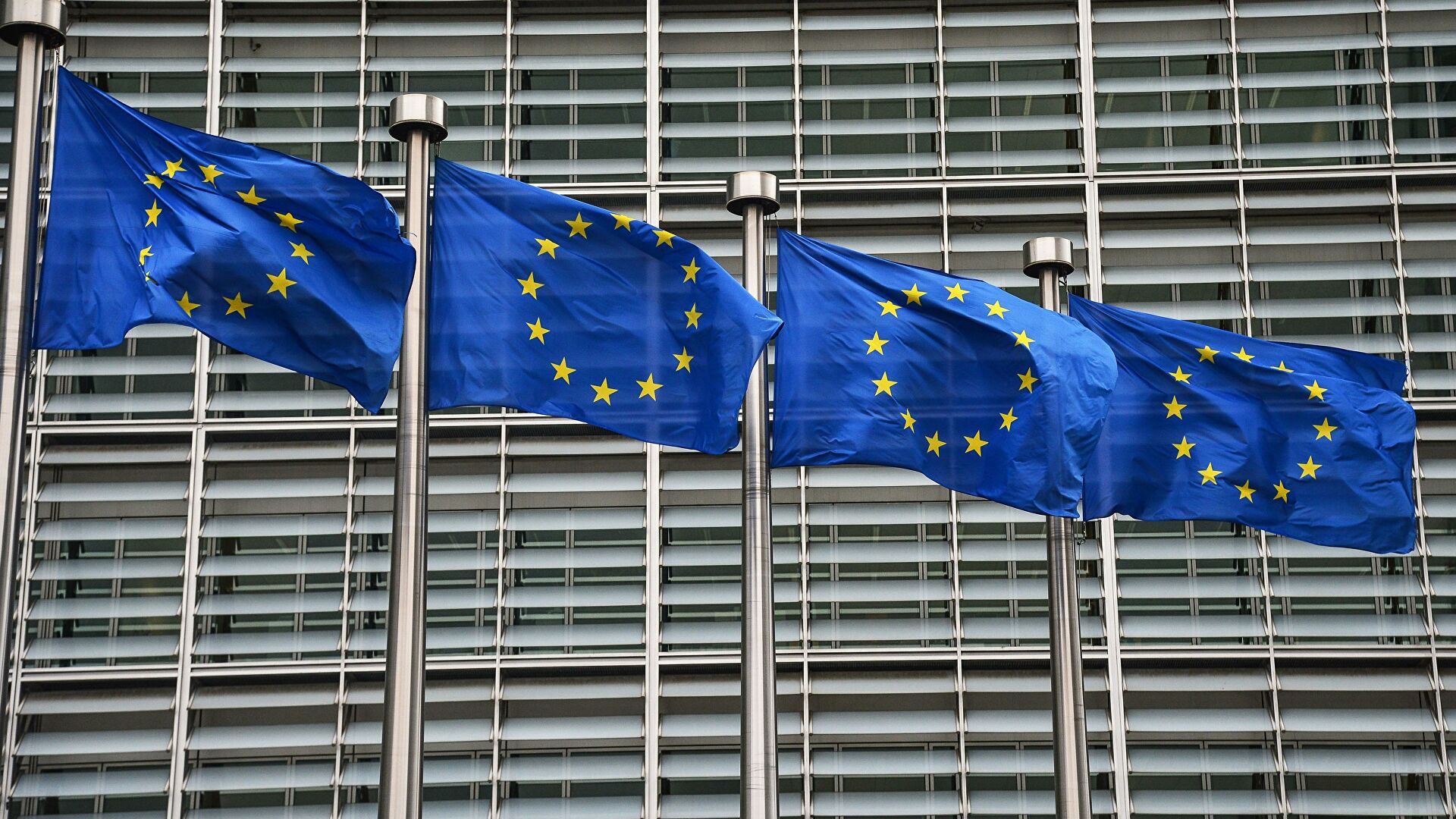 ЄС хоче прийняти Україну, заявили в ЄК: європейці вийшли на вулиці, Польща – за скорочену процедуру