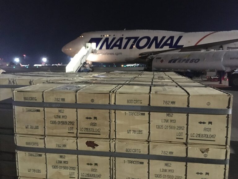 Боєприпаси та заряди для гранатометів: США прислали ще два літаки зброї