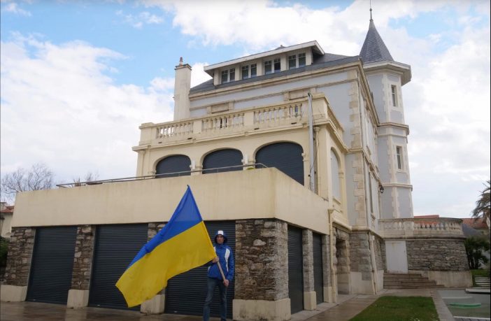 Французький активіст захопив віллу дочки путіна у Біарріці