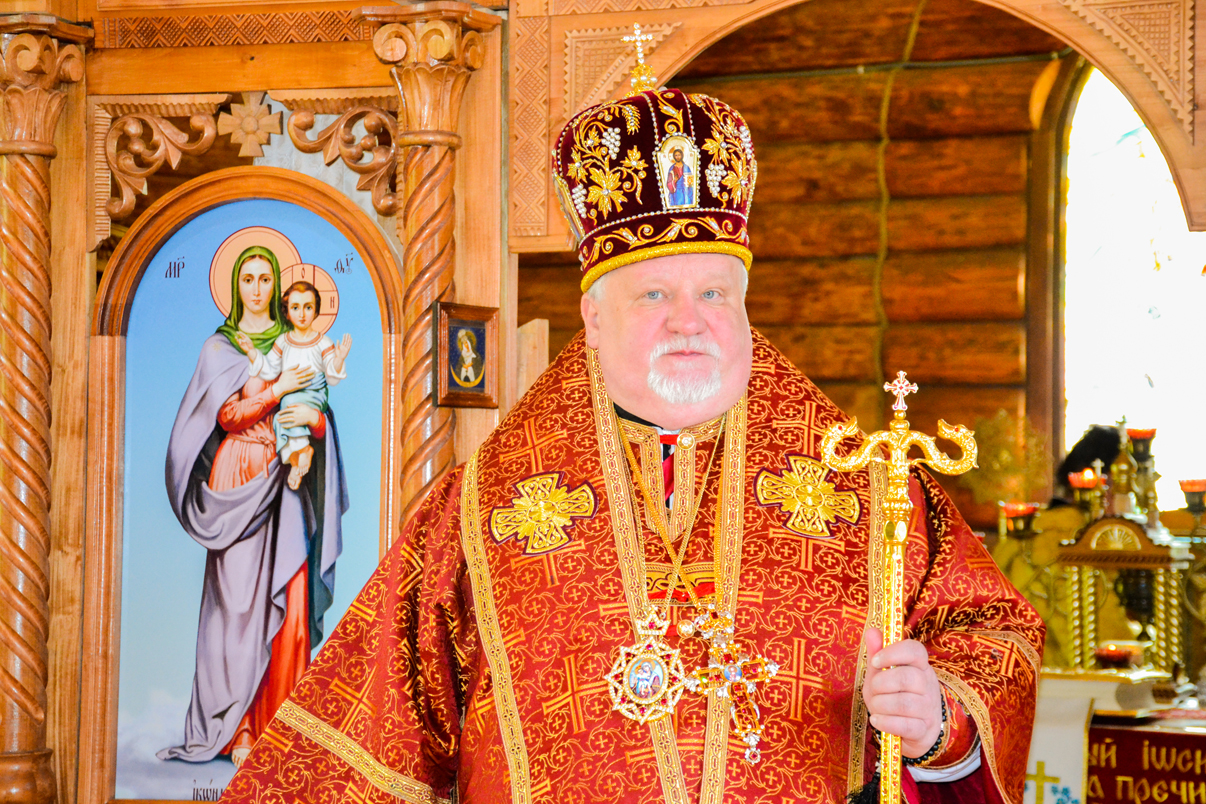 У неділю сиропусну, Прощену, єпископ Мукачівський і Карпатський Віктор Бедь відслужив молебні та благословив воїнів тероборони в м. Ужгород