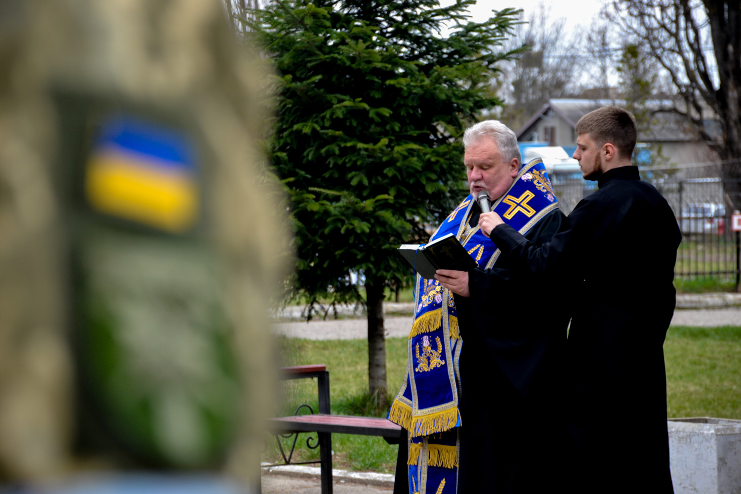 У свято Благовіщення Богородиці, єпископ Віктор Бедь відслужив молебень за українських воїнів-захисників у 101-шій ОБрТрО ЗСУ в м. Ужгород