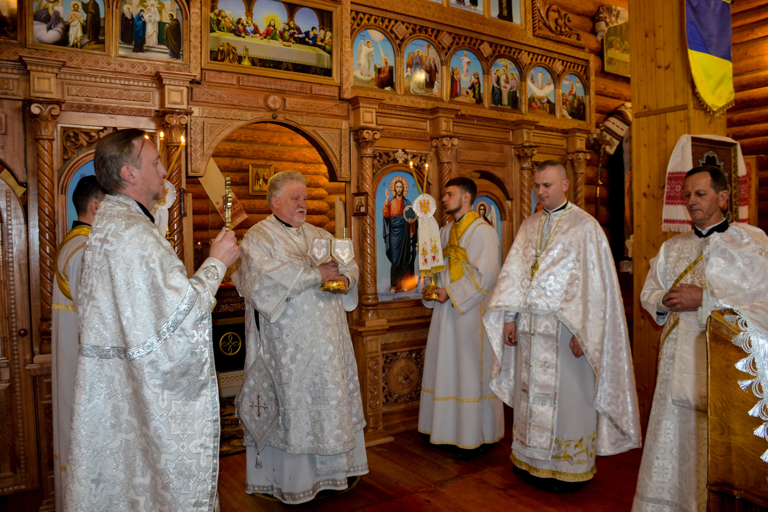 Єпископ Мукачівський і Карпатський  Віктор Бедь очолив богослужіння з нагоди свята Христового Воскресіння та освятив артос, паски та приношення