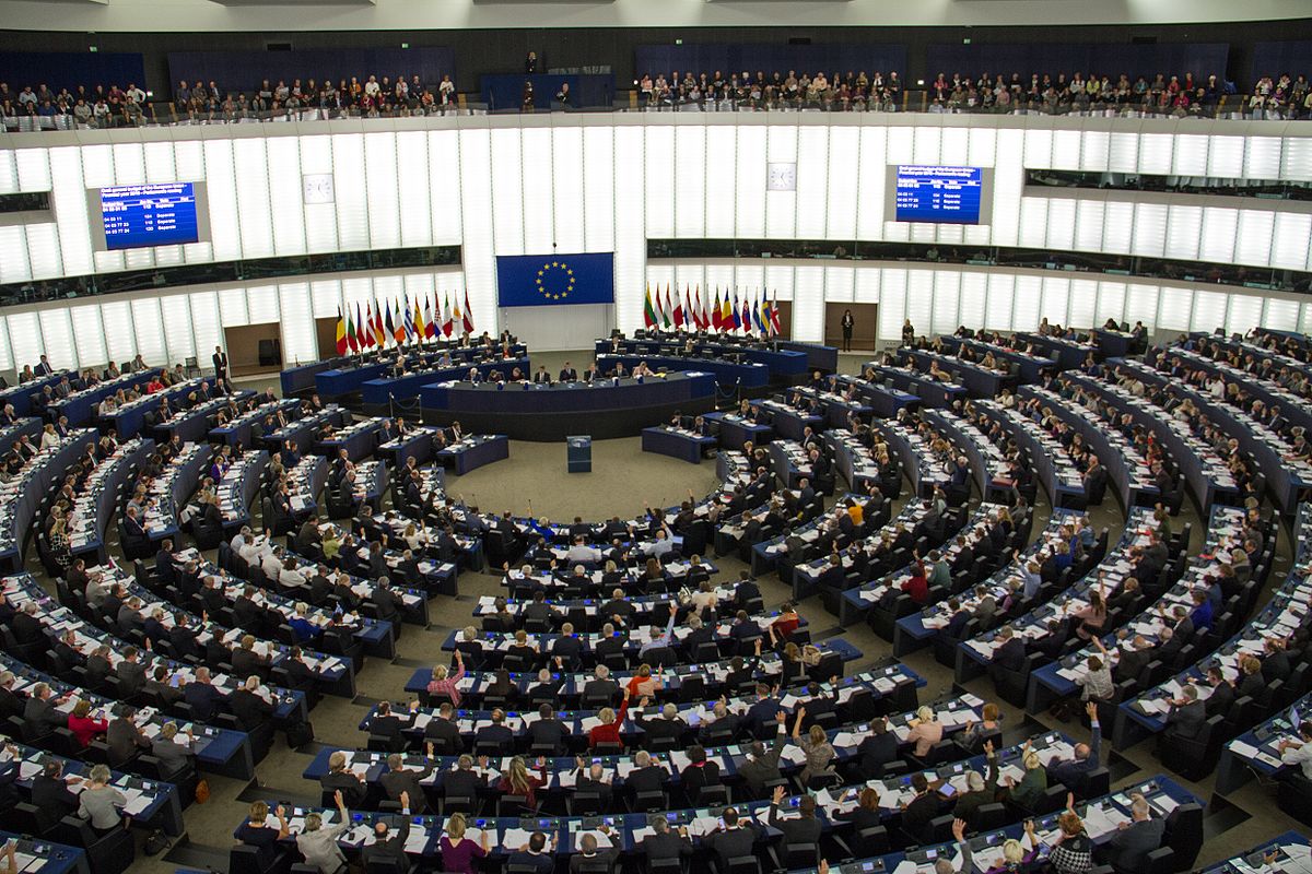 Європарламент підтримує негайну заборону на імпорт газу, нафти, вугілля і ядерного палива з Росії