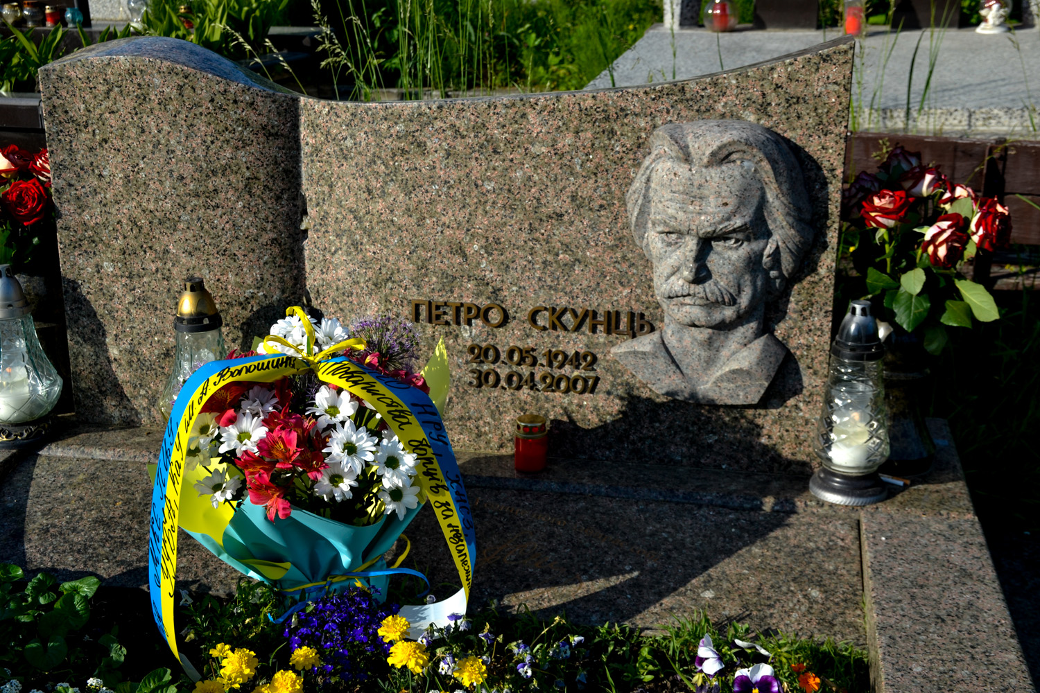 Представники борців за незалежність України та Закарпатської крайової організації НРУ вшанували пам’ять Петра Скунця з нагоди 80-річчя від дня його народження