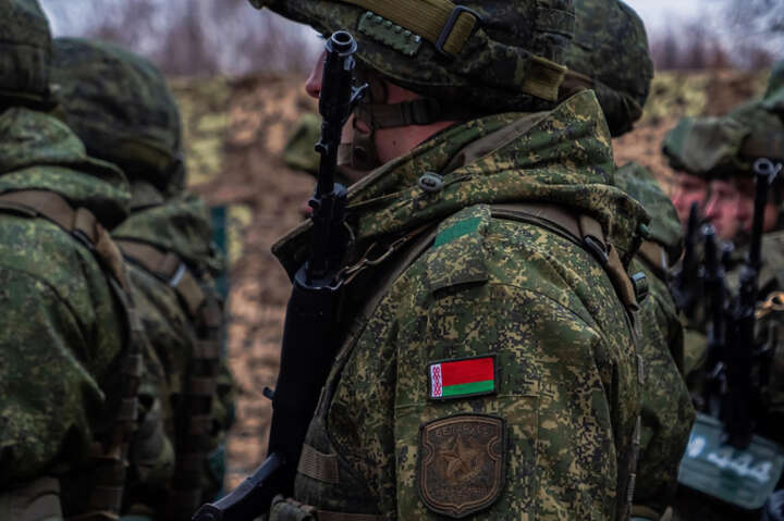 Напад Білорусі не за горами? Лукашенко заборонив лікарям виїзд за кордон