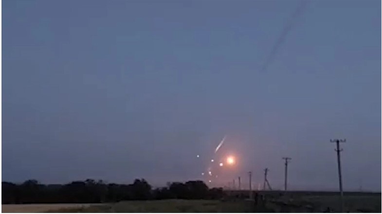 Повітряні сили ЗСУ показали, як збивають російські ракети. ВІДЕО