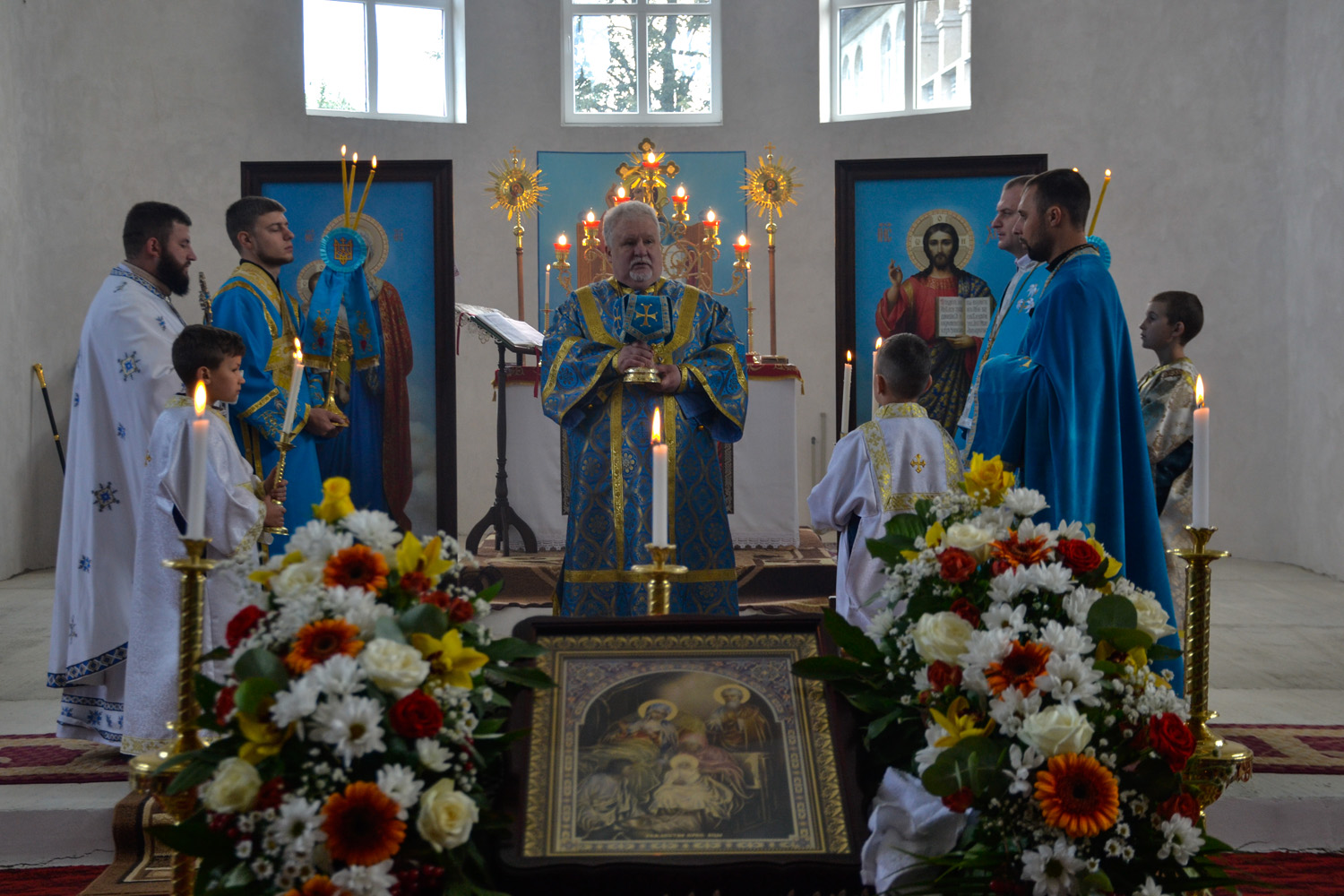 Єпископ Мукачівський і Карпатський Віктор Бедь очолив Божественну літургію у кафедральному храмі ПЦУ в с. Лазещина Рахівського району
