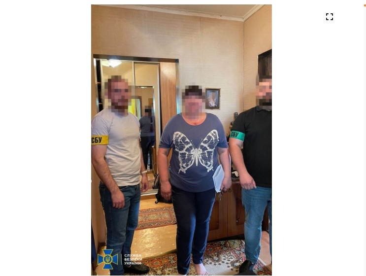 У Києві затримали чиновницю ЦНАП, яка в соцмережах закликала підтримувати окупантів — СБУ