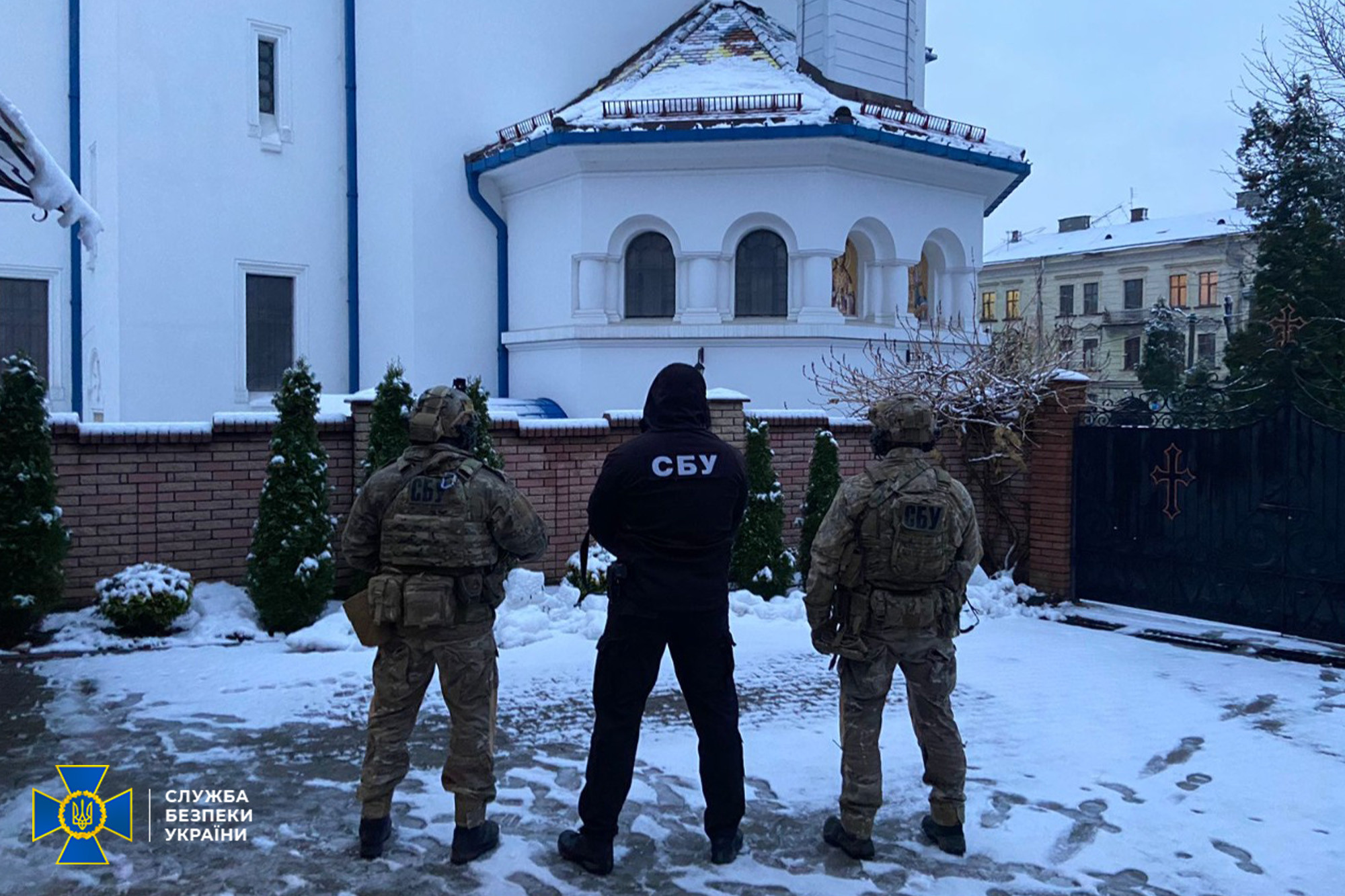СБУ перевірила приміщення УПЦ (МП) на Буковині: знайшли методички з москви, російське громадянство та посвідчення окупантів