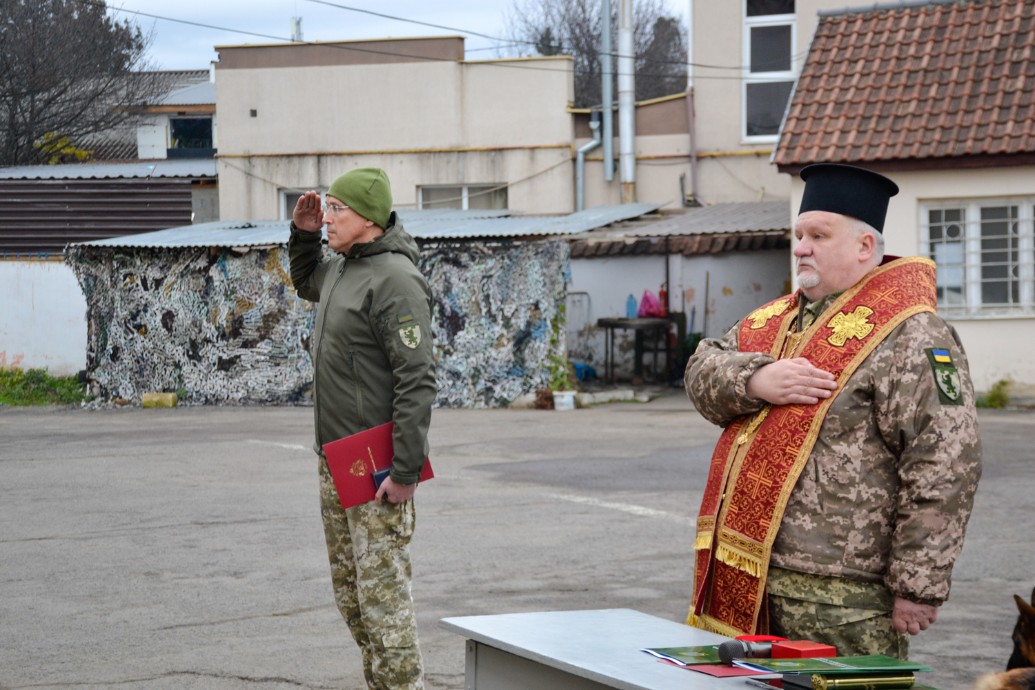 <strong>Єпископ Віктор Бедь, молитовно привітав та відзначив військовослужбовців 101-шої ОБр Закарпаття ТрО ЗСУ в м. Ужгород до Дня Збройних Сил України</strong>