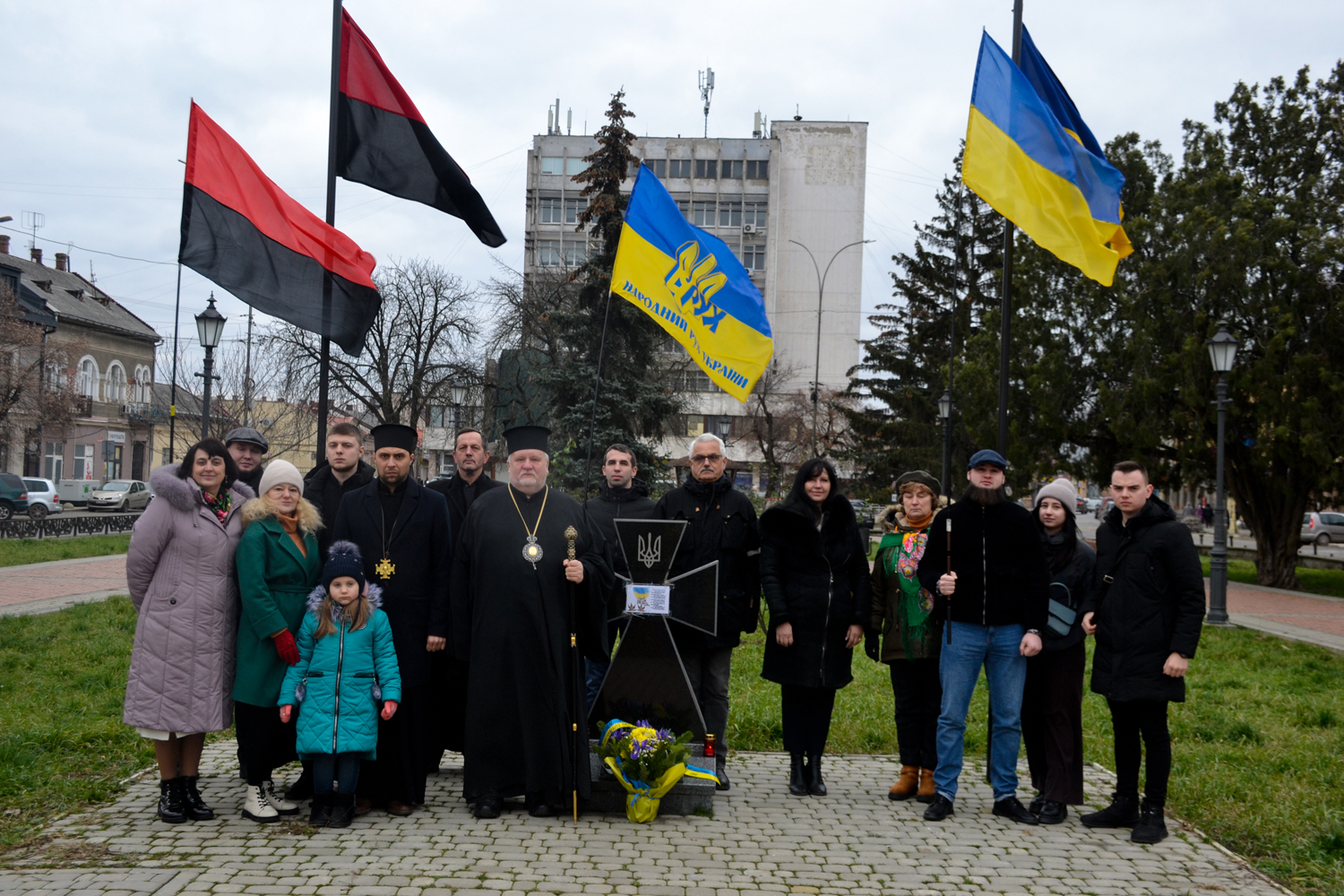 Представники української громадськості та духовенства ПЦУ молитовно вшанували в м. Ужгород 105-ті роковини Героїв Крут