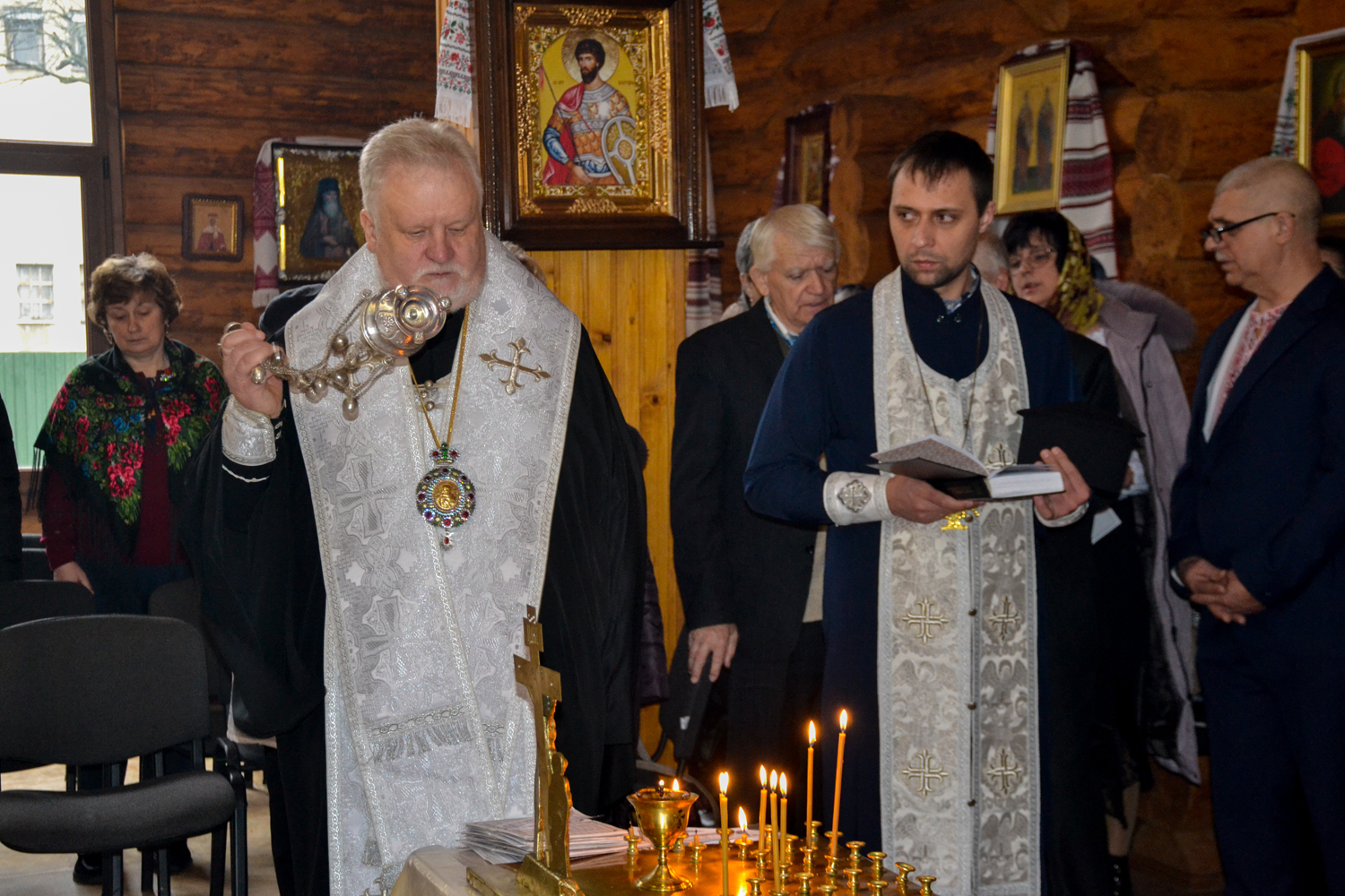 У суботу пам’яті за всіма від віку спочилими у Бозі, єпископ Мукачівський і Карпатський Віктор Бедь очолив панахиду в кафедральному храмі м. Ужгород