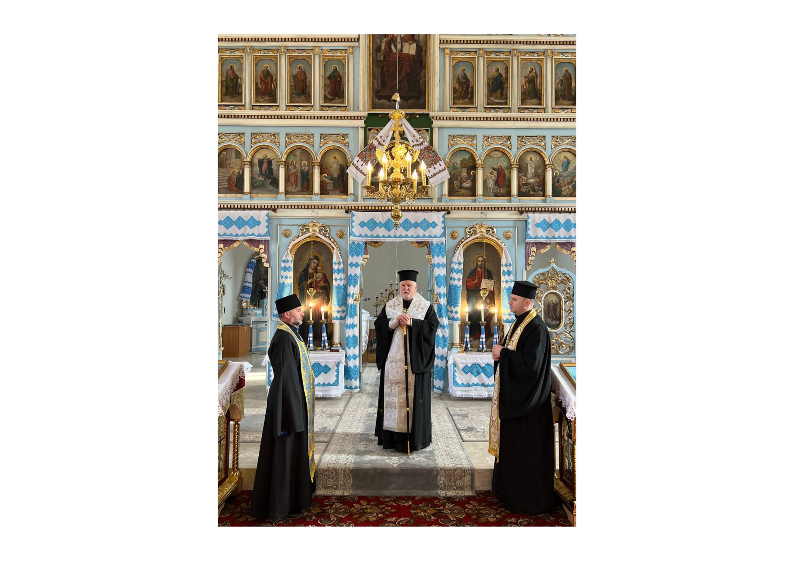 Єпископ Мукачівський і Карпатський Віктор Бедь відслужив молебень за перемогу над рашистами та літію за полеглими українськими воїнами-захисниками у храмі Покрова Пресвятої Богородиці у смт Ясіня