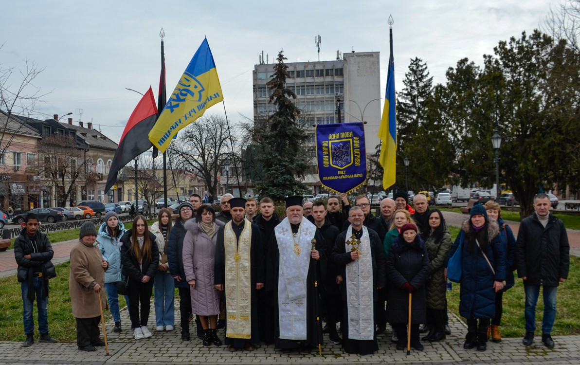 Представники української громадськості та духовенства Православної Церкви України молитовно вшанували День Героїв Небесної Сотні в м. Ужгород