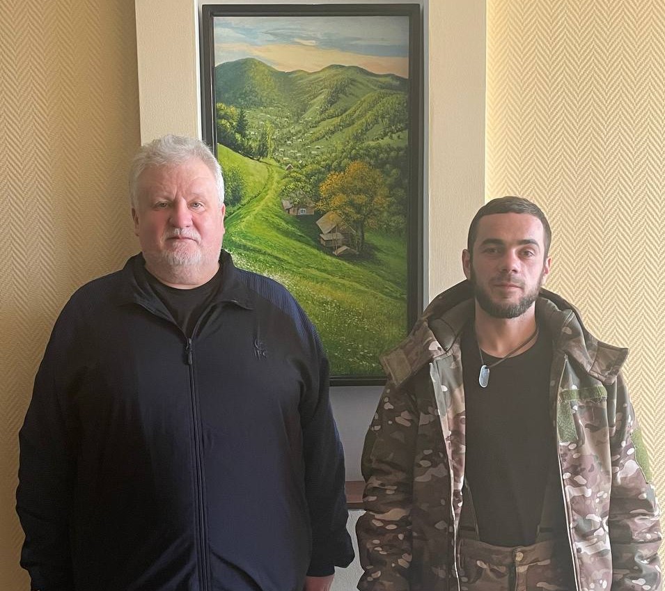 Єпископ Віктор Бедь зустрівся з воїном-побратимом Йосифом Шарі
