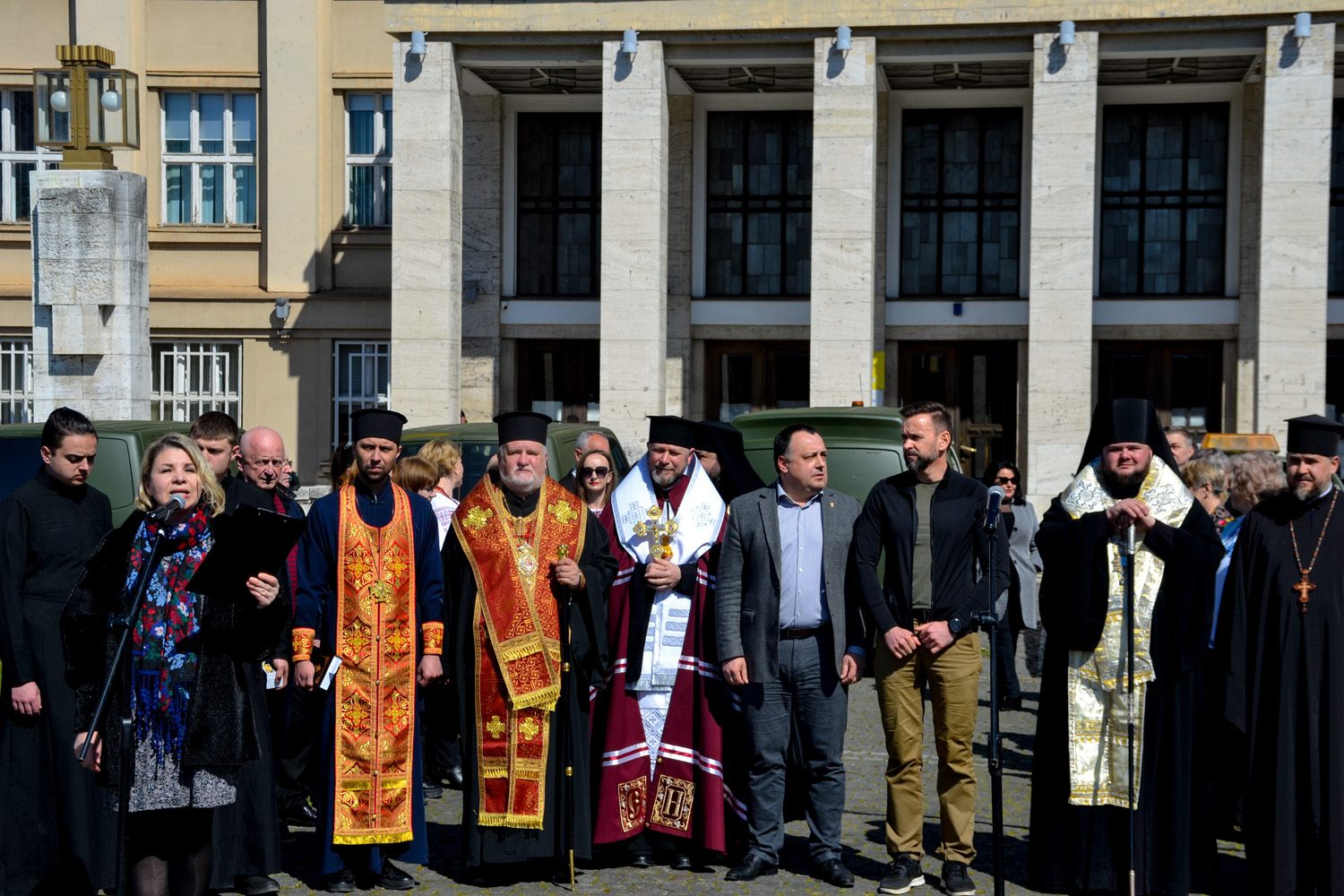 В Ужгороді, за участі єпископату ПЦУ та МГКЄ, було освячено паски для українських воїнів-захисників в рамках благодійної акції «Паска для воїнів»