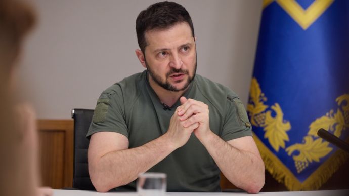 Зеленський: Поведінка Угорщини неадекватна, як може бути країна НАТО за Росію і проти Альянсу