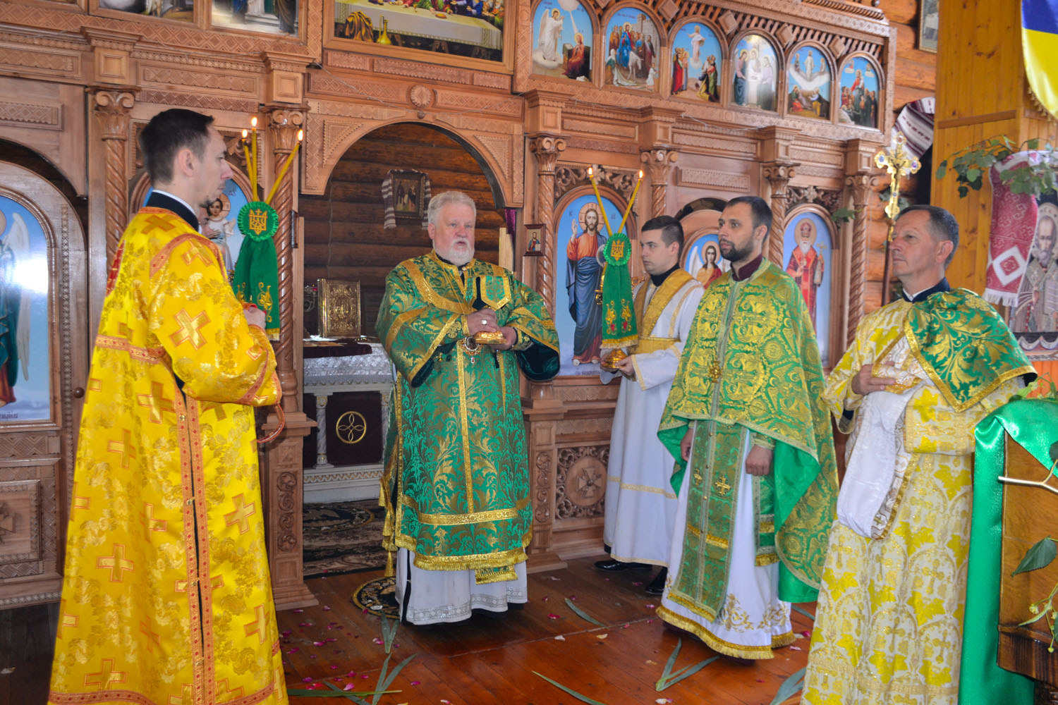 <strong>Єпископ Віктор Бедь, у свято Святої Трійці, очолив Божественну літургію в кафедральному храмі м. Ужгород та молився за перемогу над безбожними московськими рашистами</strong>