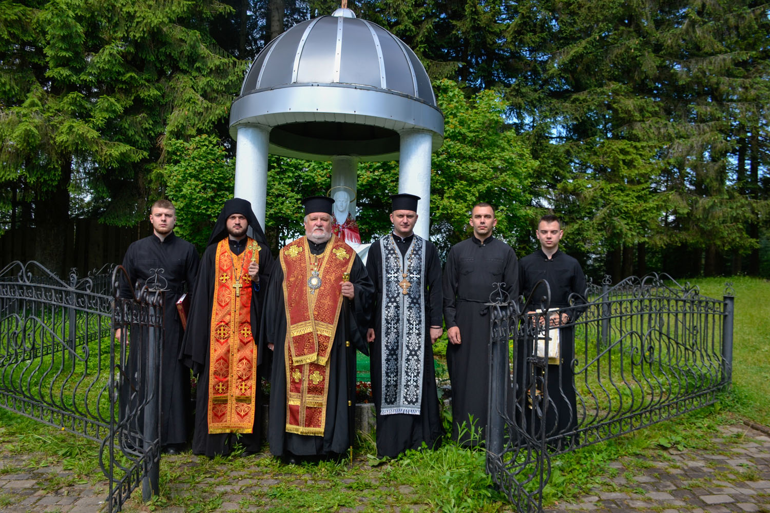 На Яблунецькому перевалі, єпископ Віктор Бедь очолив літію за полеглими героями Карпатської України і українськими воїнами-захисниками, які загинули у російсько-українській війні