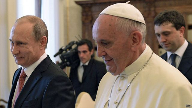 Папа Римський зробив чергову заяву, в якій закликав не допомагати армії України