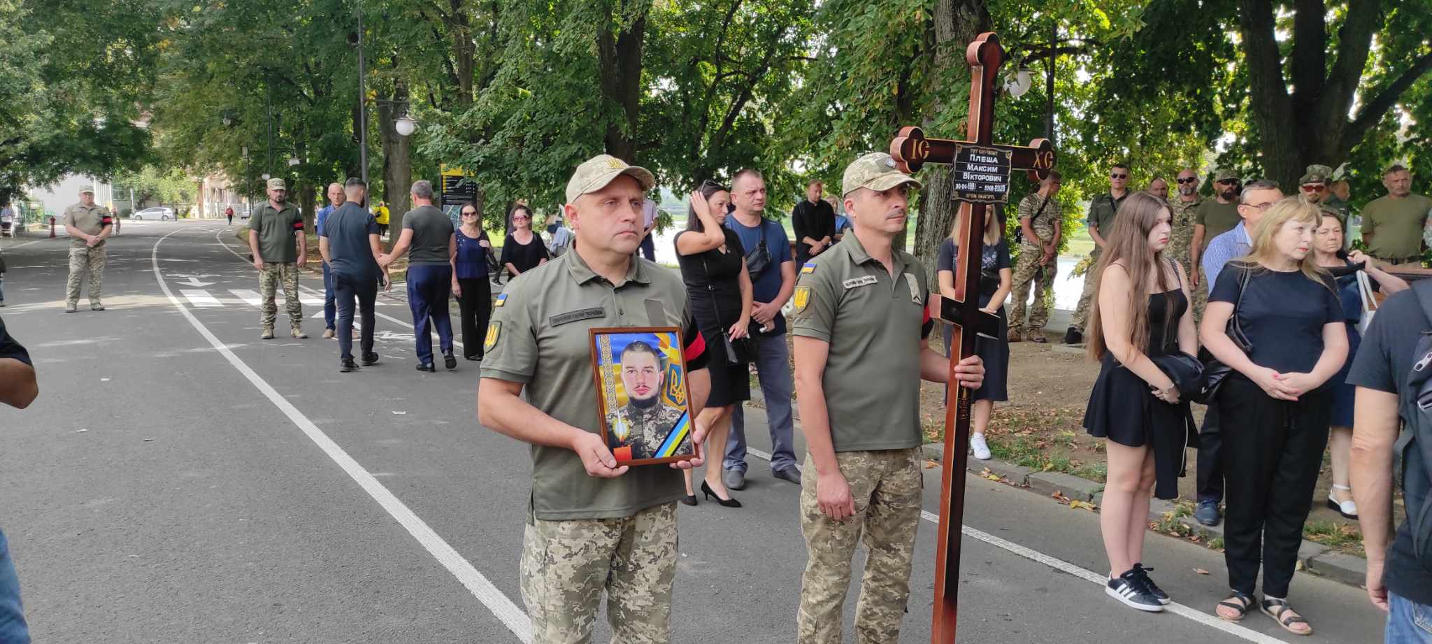 В Ужгороді в останню путь провели Героя Максима Плешу