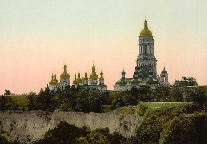 Лавра в облозі: у трьох приміщеннях заповідника забарикадувалися сторонні особи
