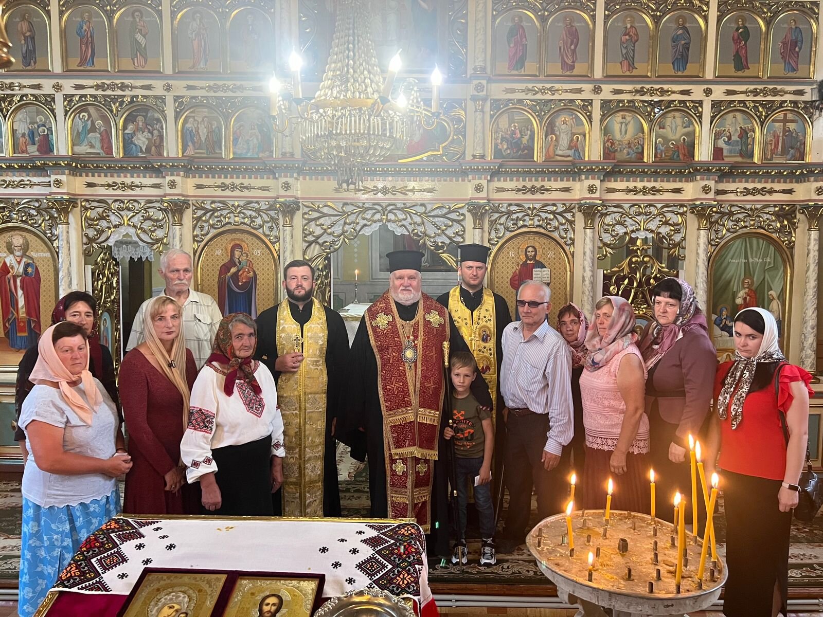 В храмі Різдва Пресвятої Богородиці в с. Кваси єпископ Віктор Бедь відслужив молебень за перемогу Українського війська над рашистами та літію за полеглими українськими воїнами-захисниками
