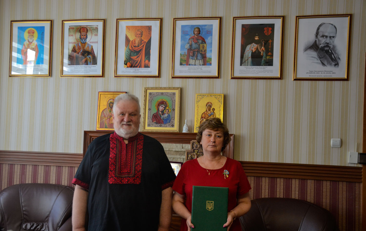 Борець за незалежність України у ХХ столітті Антоніна ВЧОРАШНЯ нагороджена Почесною грамотою Закарпатської обласної військової адміністрації