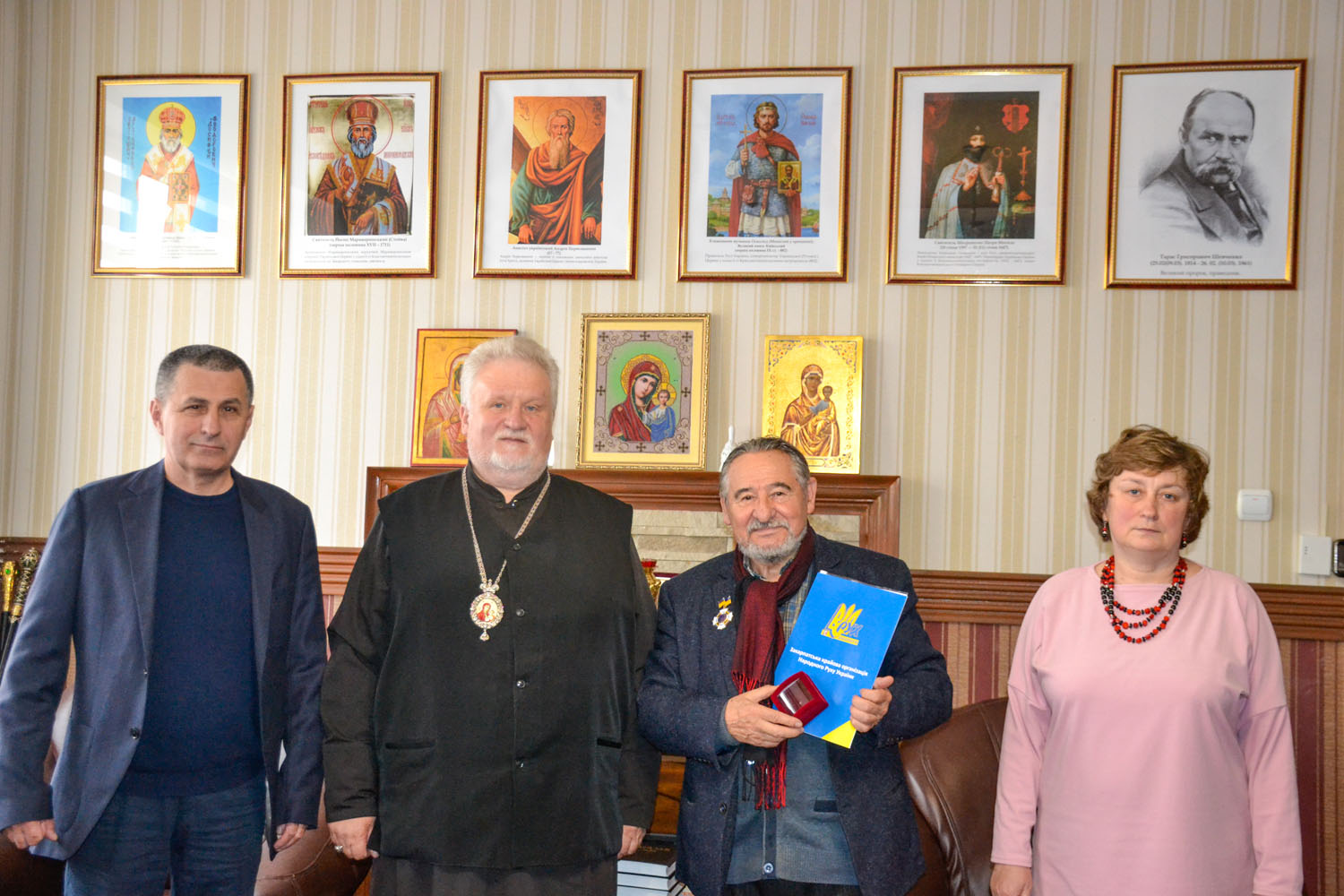 Єпископ Віктор Бедь провів зустріч з професором Миколою Зимомрею та вручив йому орден «30 років відновлення незалежності України»