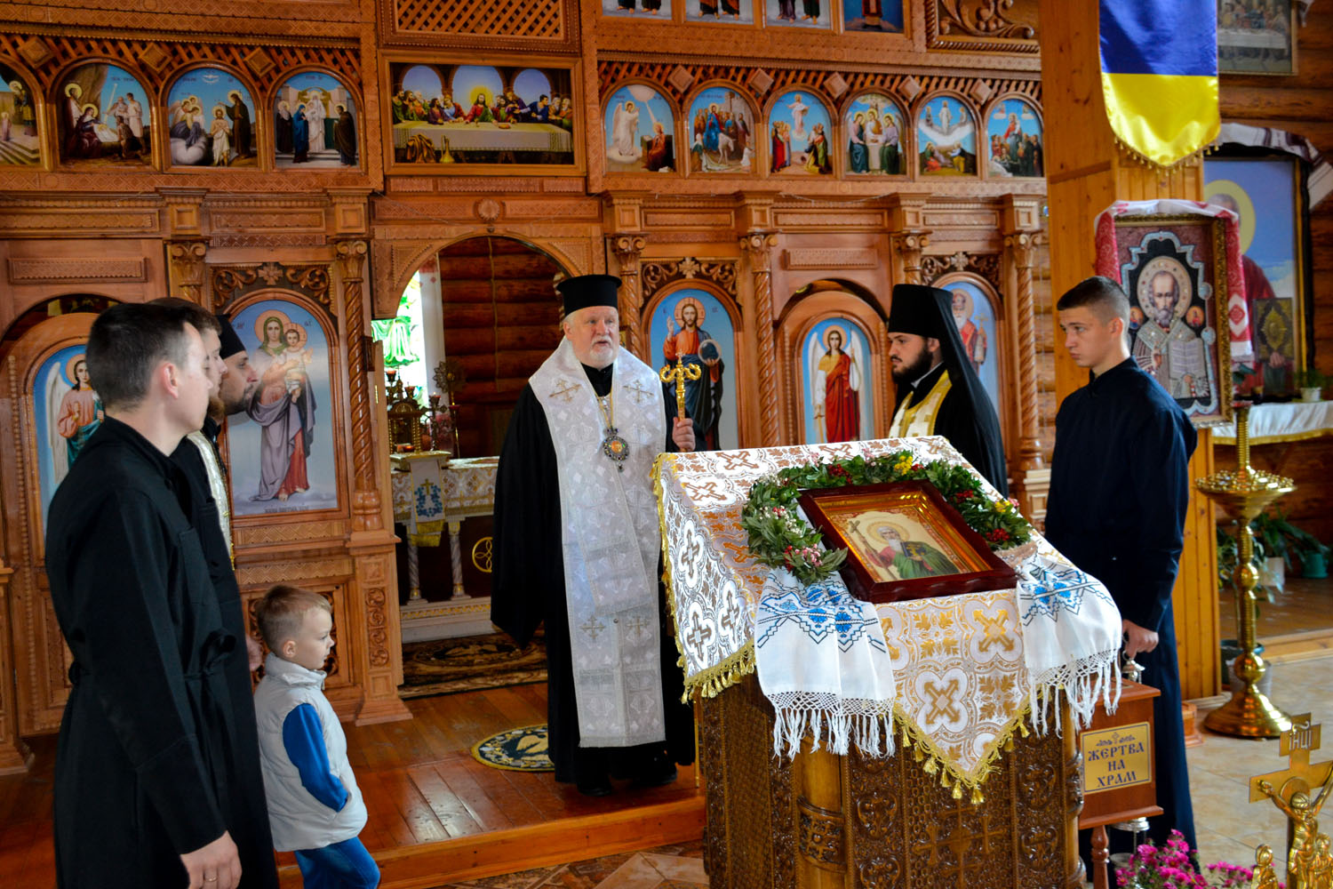 В кафедральному храмі ПЦУ в м. Ужгород відслужили молебень за перемогу над московськими рашистами та літію за полеглими борцями за незалежність України до 81-шої річниці створення Української Повстанської Армії