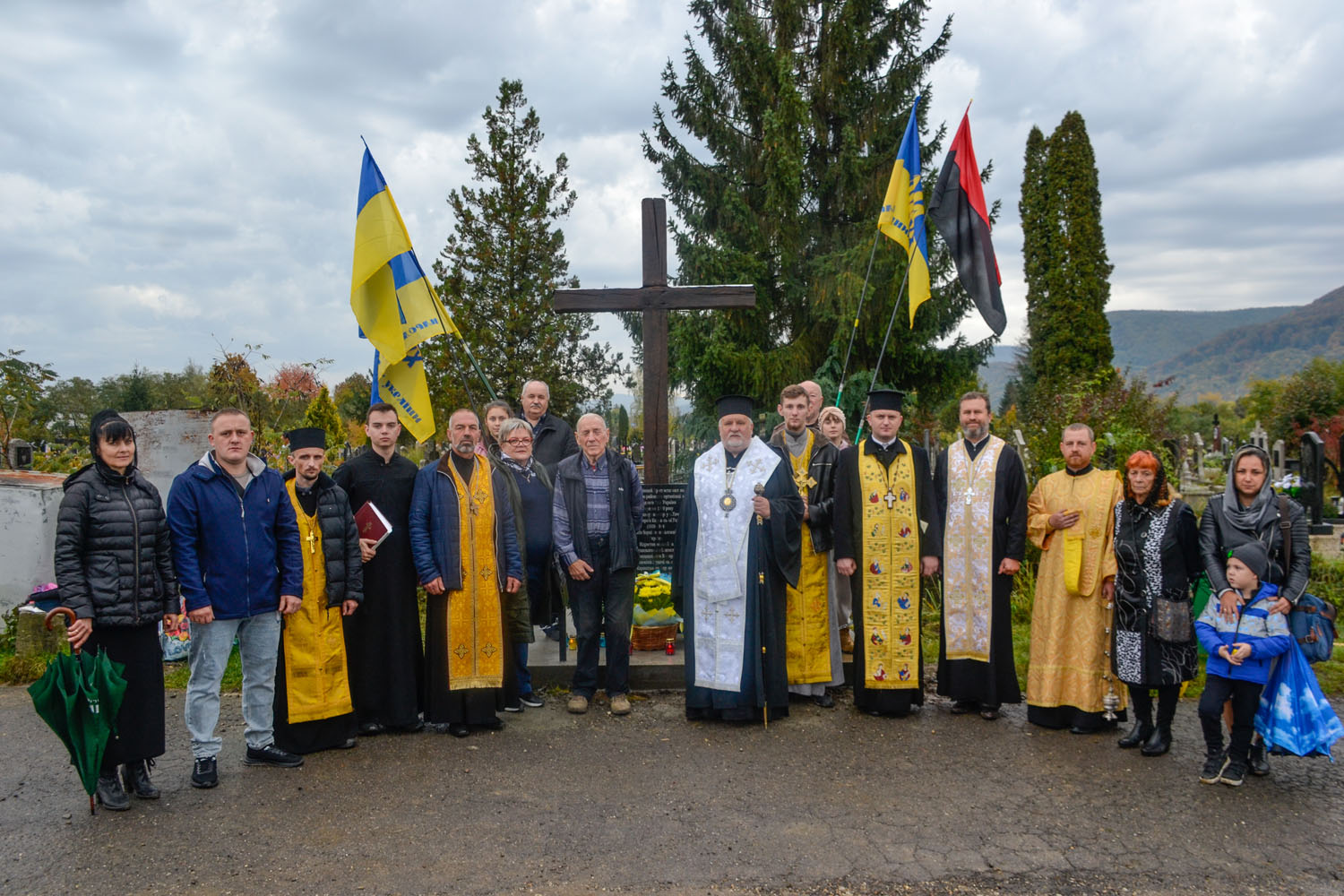 У м. Тячів реставрували та освятили історичний поклінний Хрест на честь полеглих Героїв Карпатської України та всіх борців за незалежність України