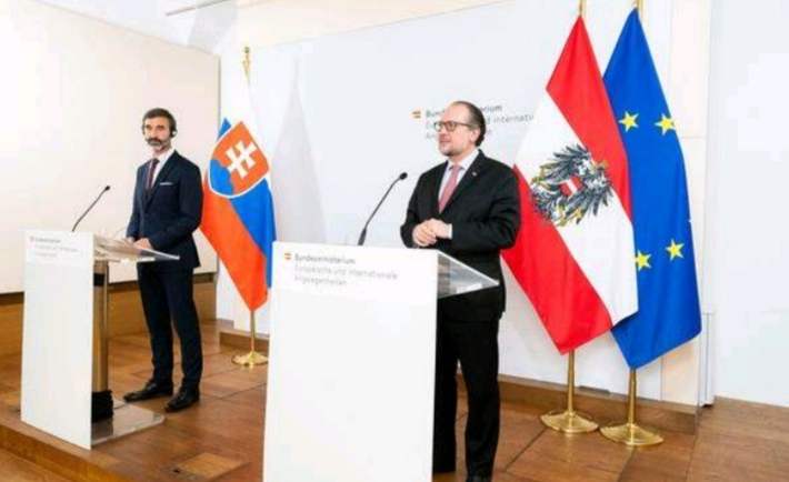 Глава МЗС Австрії до Словаччини: Якщо Україна припинить війну, будете мати нового сусіда