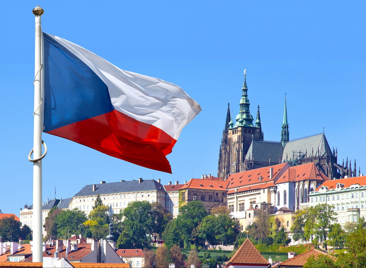 Глава МЗС Чехії: Лицемірна РФ звинувачує інших у геноциді, а сама бомбить цивільних
