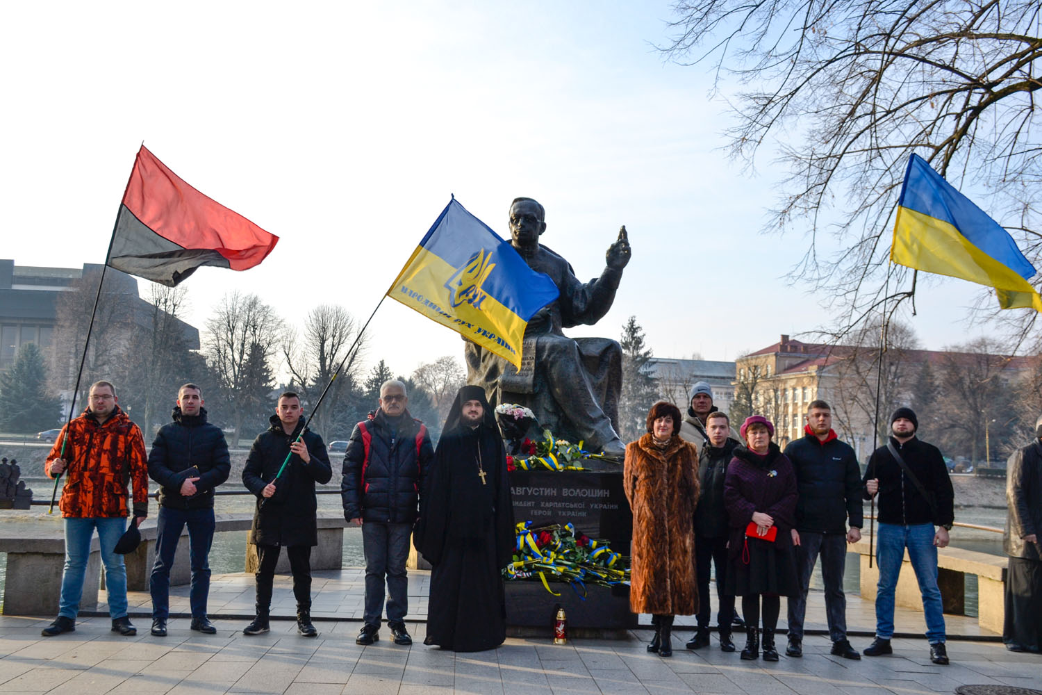 Представники Мукачівсько-Карпатської єпархії ПЦУ, КаУ ім. Августина Волошина, борців за незалежність України та Закарпатської крайової організації НРУ відзначили День Соборності України
