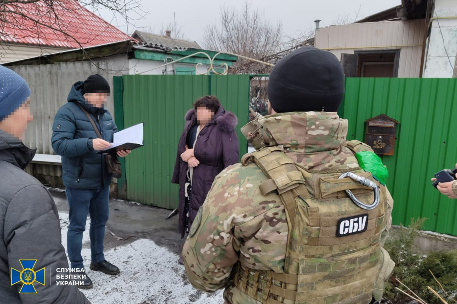 СБУ затримала на Донеччині російську інформаторку, яка влаштувалася продавчинею біля вокзалу, щоб шпигувати за ешелонами ЗСУ