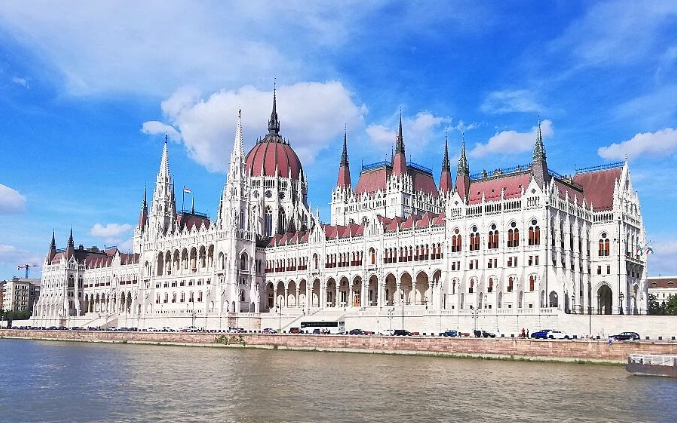 Угорщина зазнала невдачі у спробі зняти санкції з трьох російських олігархів