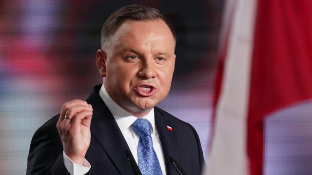 Польща призупинила застосування Договору про звичайні збройні сили в Європі