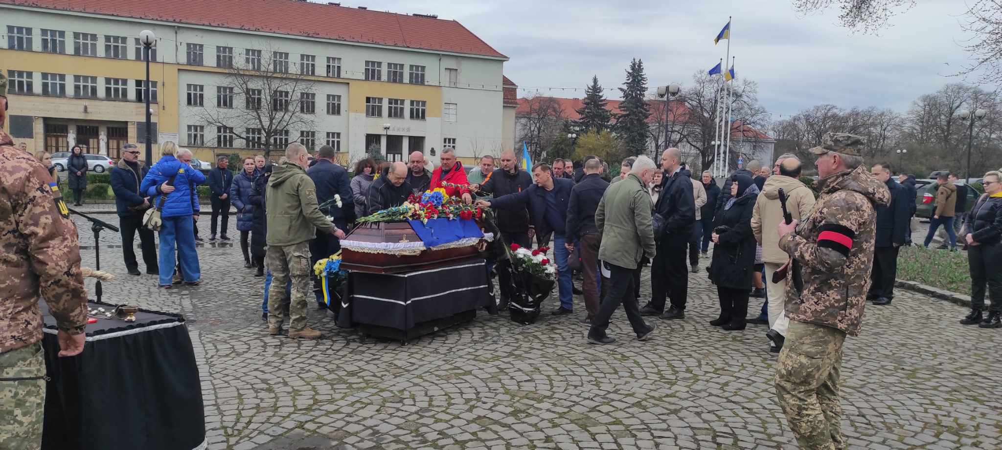 В Ужгороді відбувся похорон загиблого військового Олексія Хотіна