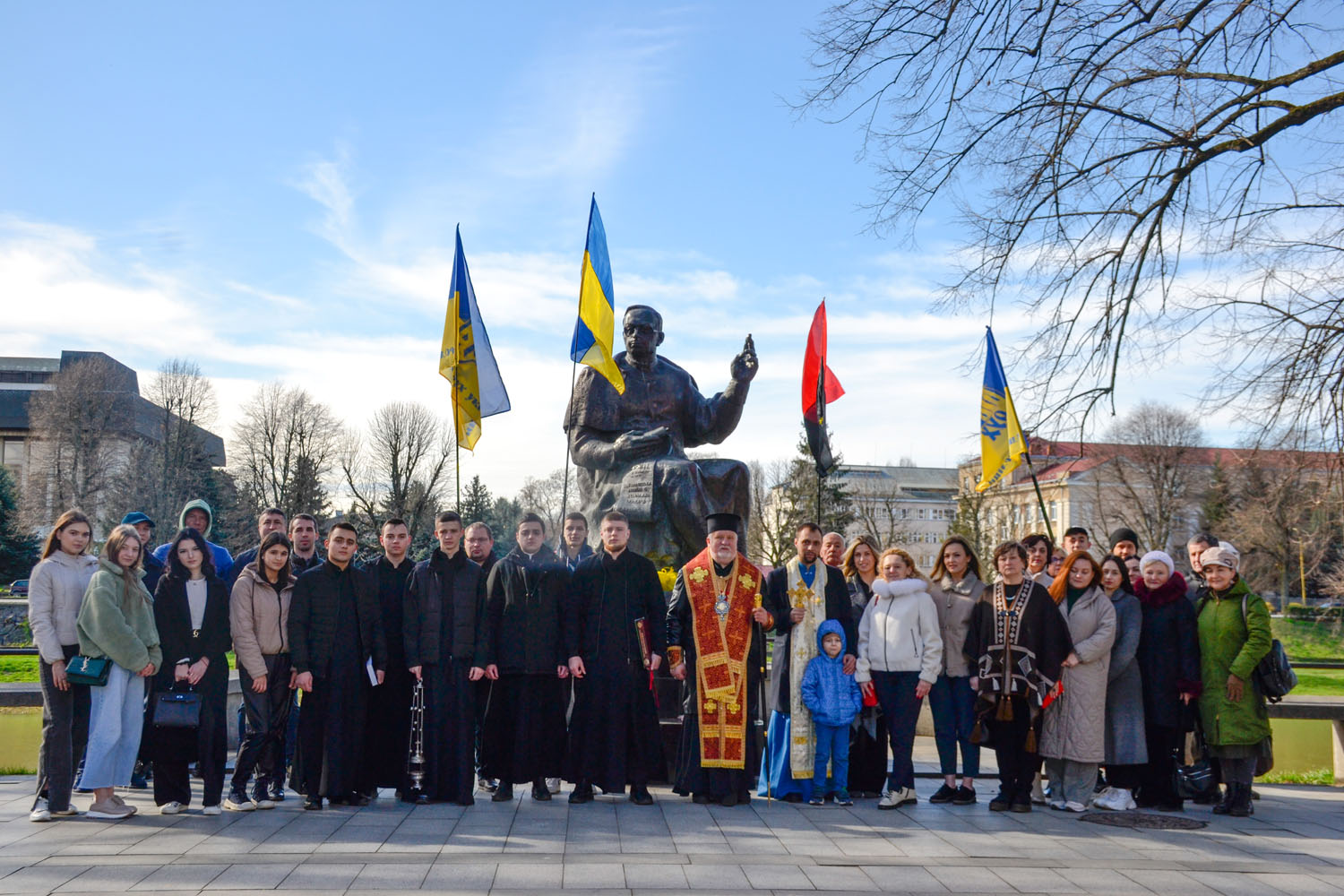 Представники української громадськості та духовенства ПЦУ, в Ужгороді, молитовно вшанували Героїв Карпатської України з нагоди 85-річчя проголошення Карпатоукраїнської Держави