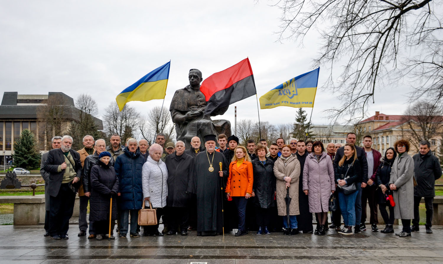 Представники української громадськості та духовенства ПЦУ біля пам’ятника Августину Волошину в м. Ужгород вшанували його 150-річчя від дня народження