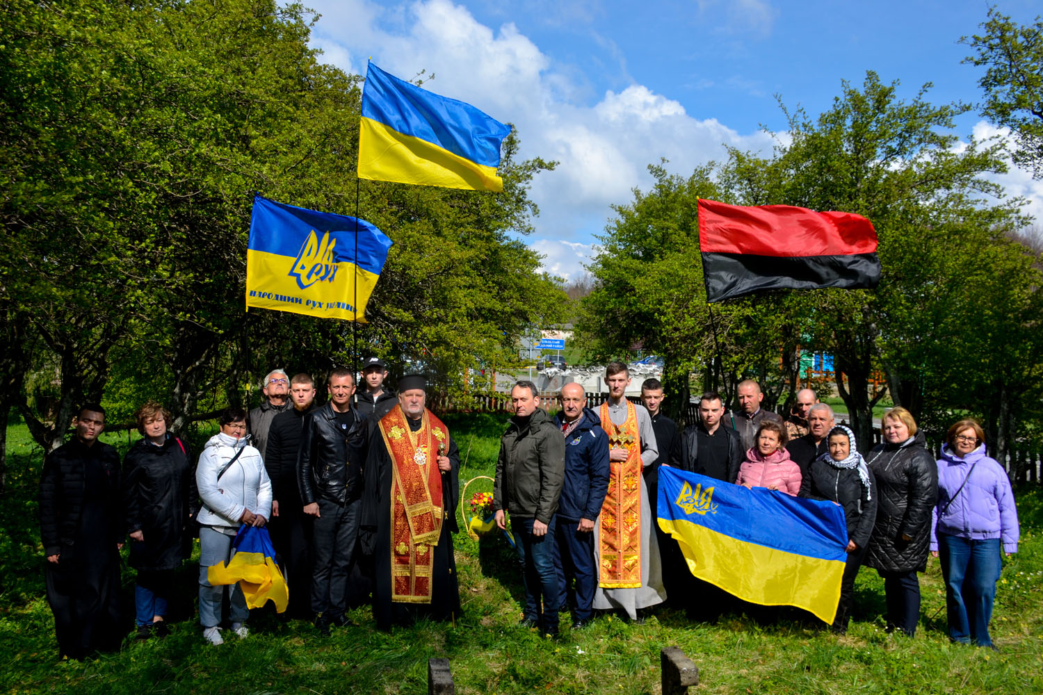 Представники НРУ, громадськості, за участі духовенства ПЦУ, молитовно ушанували розстріляних Карпатських січовиків на Ужоцькому перевалі у 1939 році