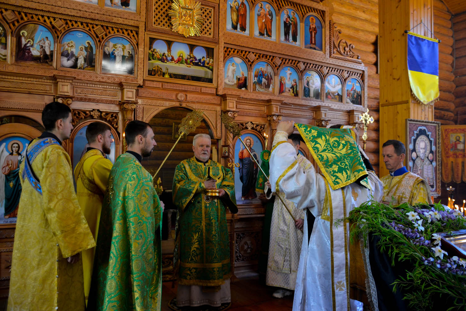 У Вербну неділю єпископ Мукачівський і Карпатський Віктор Бедь очолив Божественну літургію та рукоположив диякона Івана Мартича у священика