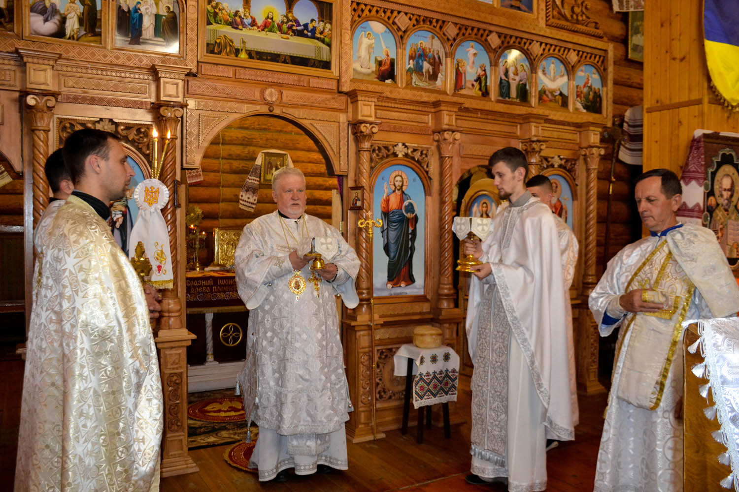 Єпископ Мукачівський і Карпатський Віктор Бедь очолив святкову Великодню Божественну літургію в кафедральному храмі м. Ужгород