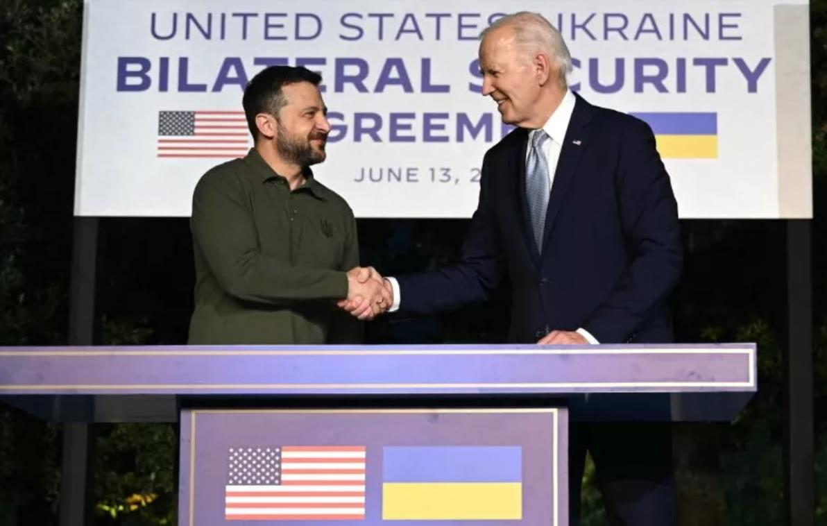 Байден: США обговорюють із Києвом “план перемоги” України, який вимагає Конгрес