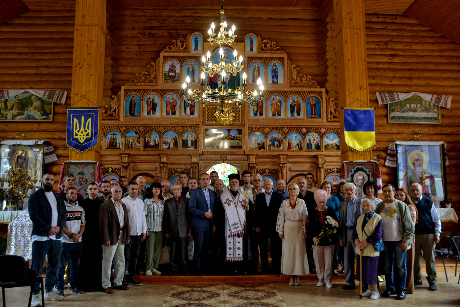 Єпископ Мукачівський і Карпатський Віктор Бедь очолив молебень до 35-річчя створення Народного Руху України та Закарпатської крайової організації НРУ