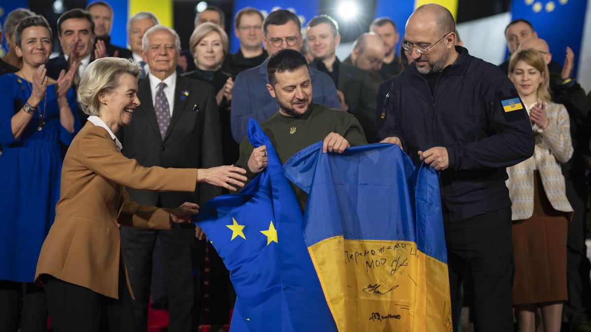 Майже 70% українців готові не погоджуватись на деякі вимоги ЄС, навіть якщо це відкладе вступ