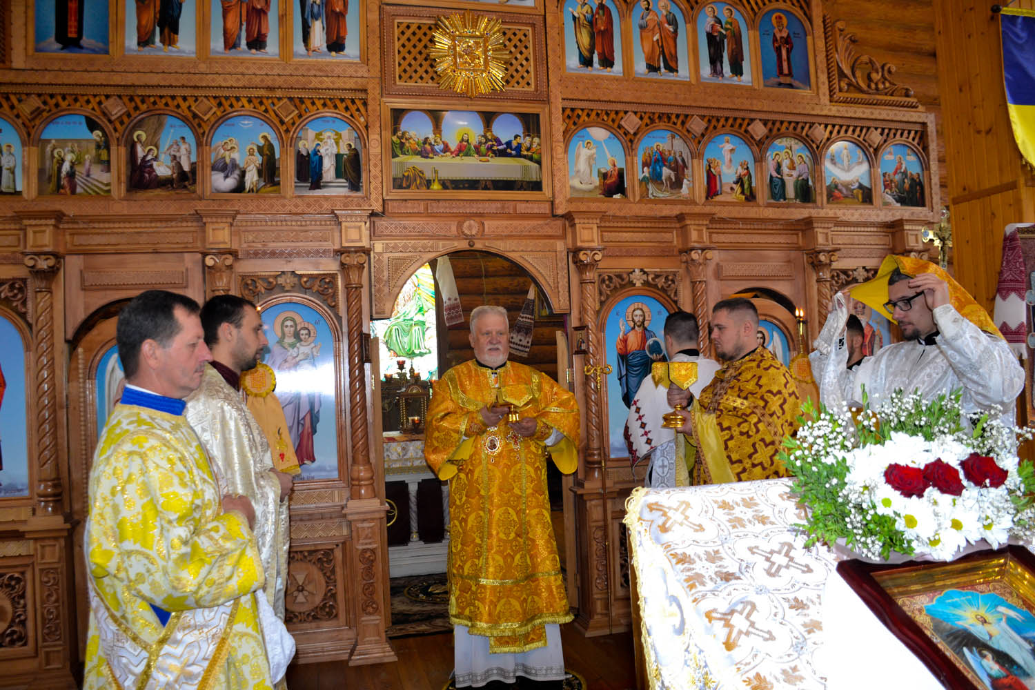 Єпископ Віктор Бедь очолив Божественну літургію в кафедральному храмі в м. Ужгород та звершив дві хіротонії: священницьку та дияконську