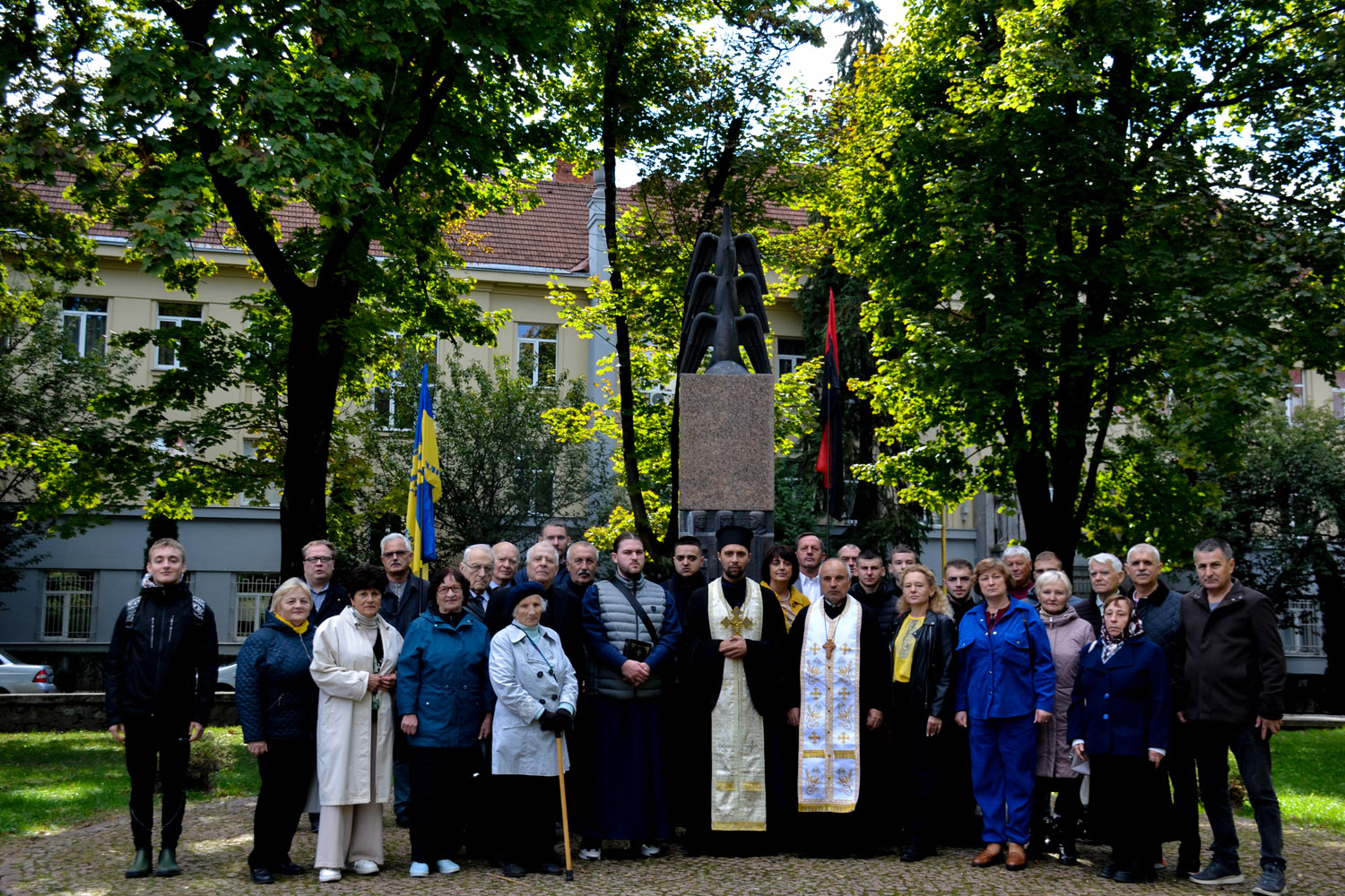 В Ужгороді українська громадськість, за участі духовенства ПЦУ, відзначила День захисника України, День українського козацтва та День Української Повстанської Армії