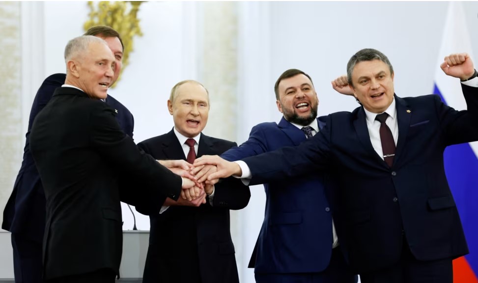 Друга річниця чергової анексії: чому «Путін не віддасть коридор до Криму»